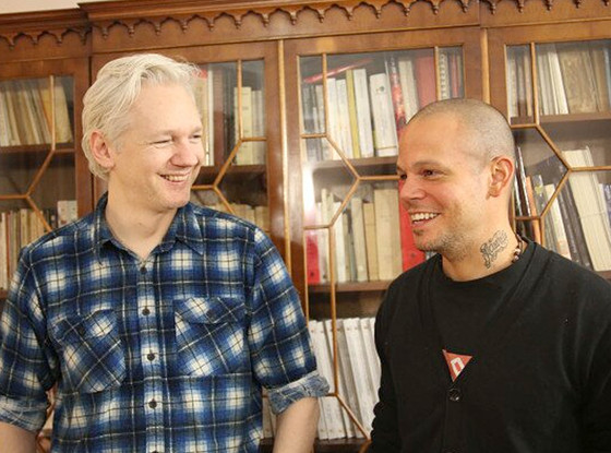 Julian Assange, Calle 13 Julian Assange, Calle 13